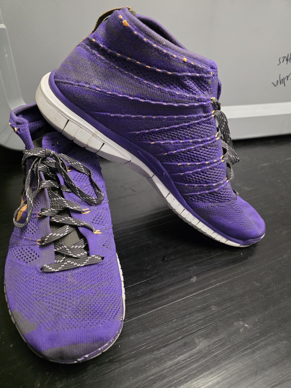 Nike Men's Free Flyknit Chukka Mid Top Lace Up Sneakers Hyper Grape 639700-500